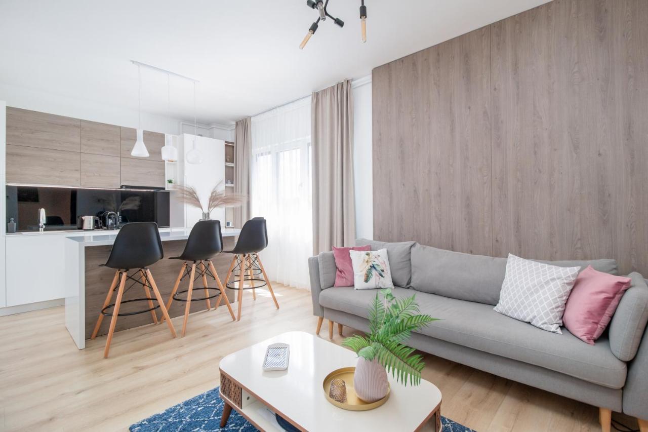 Charlotte Piata Unirii - Free Private Parking 2Bedrooms Apartment Oradea Exterior foto